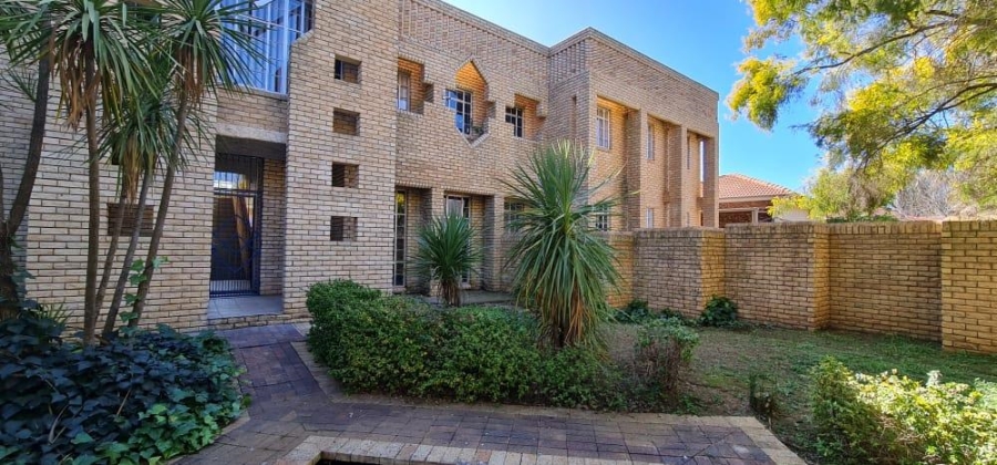 5 Bedroom Property for Sale in Van Der Hoff Park North West